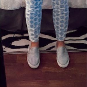 Steve Madden Textured Gray Shoes Size: 8.5